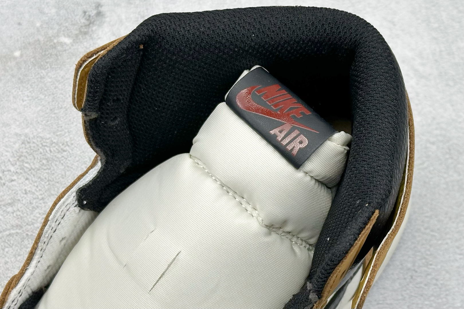 260 新F版AIR Jordan 1 RETRO HIGH 高帮新秀 555088-700