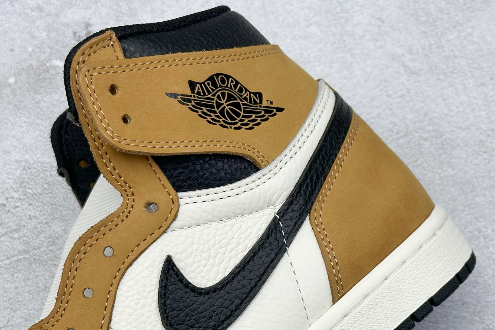 260 新F版AIR Jordan 1 RETRO HIGH 高帮新秀 555088-700