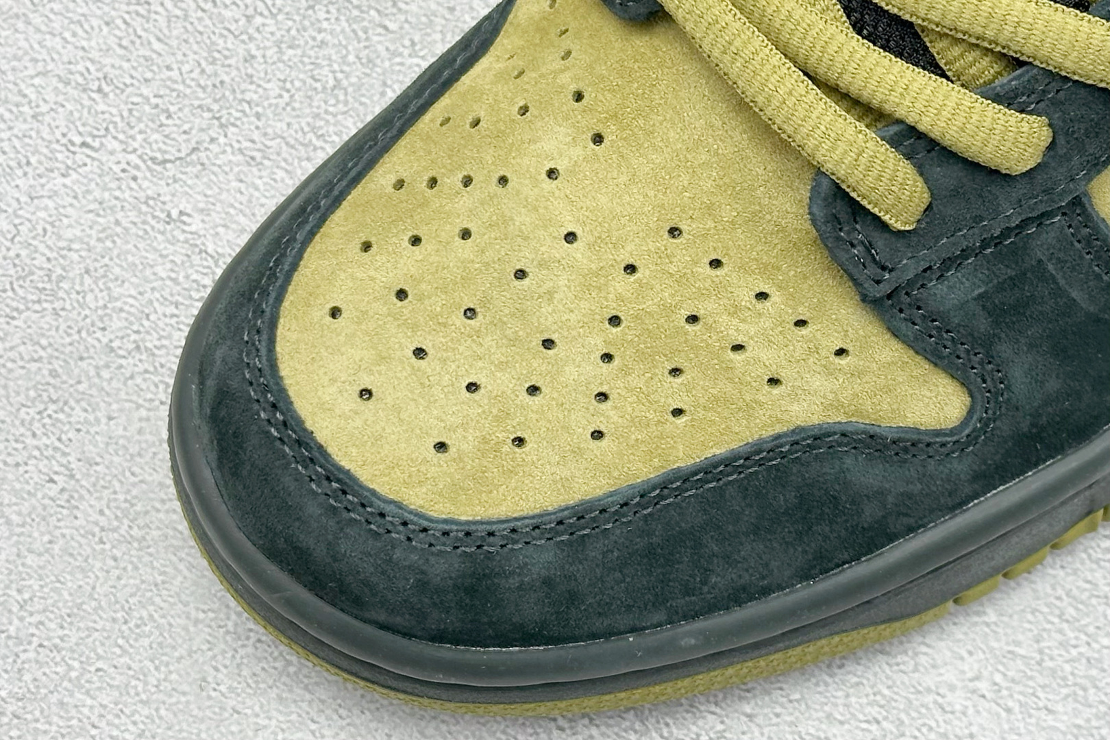 340 S2纯原Nike Dunk SB DUNK LOW PRO QS x Supreme 亚洲限定 黑黄 HQ8487-300