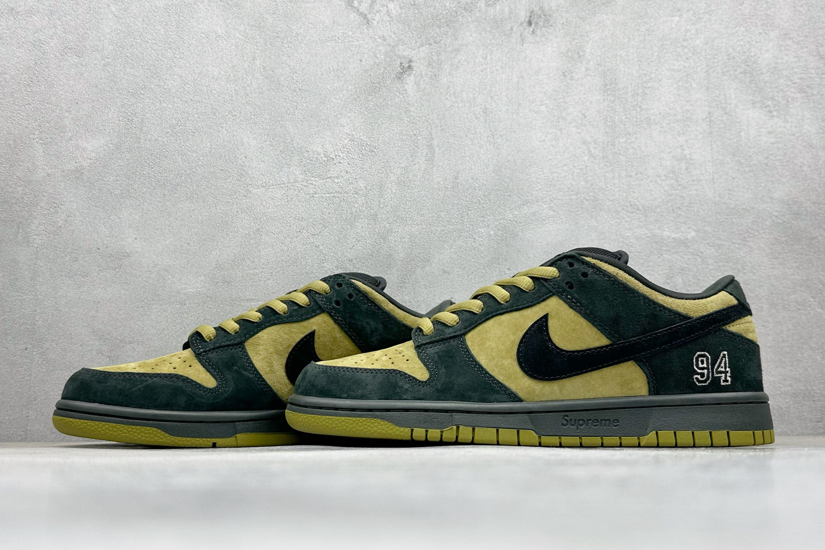 340 S2纯原Nike Dunk SB DUNK LOW PRO QS x Supreme 亚洲限定 黑黄 HQ8487-300
