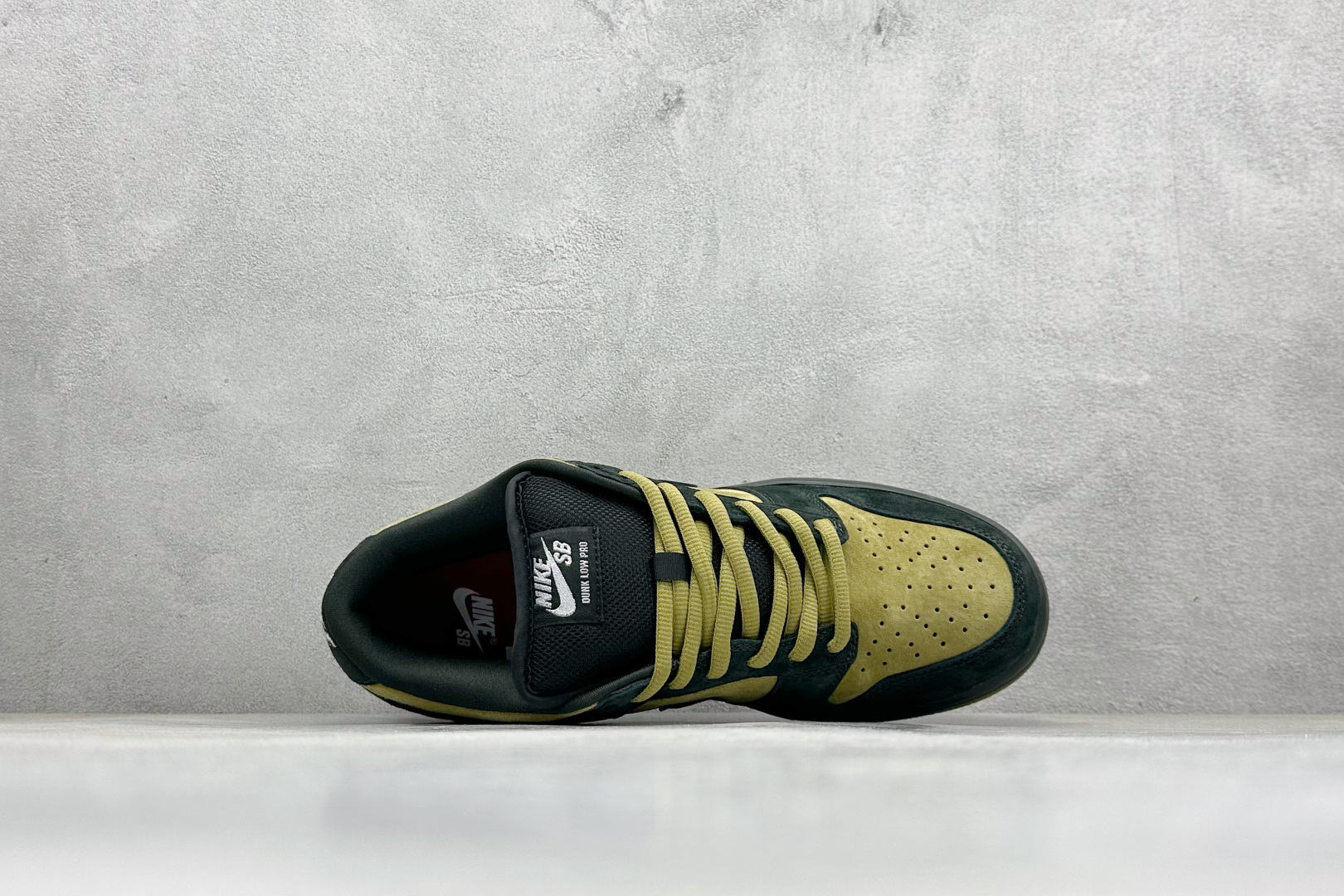 340 S2纯原Nike Dunk SB DUNK LOW PRO QS x Supreme 亚洲限定 黑黄 HQ8487-300