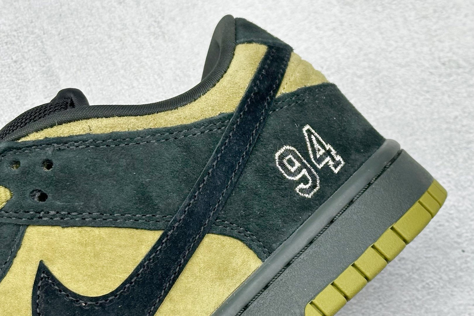 340 S2纯原Nike Dunk SB DUNK LOW PRO QS x Supreme 亚洲限定 黑黄 HQ8487-300