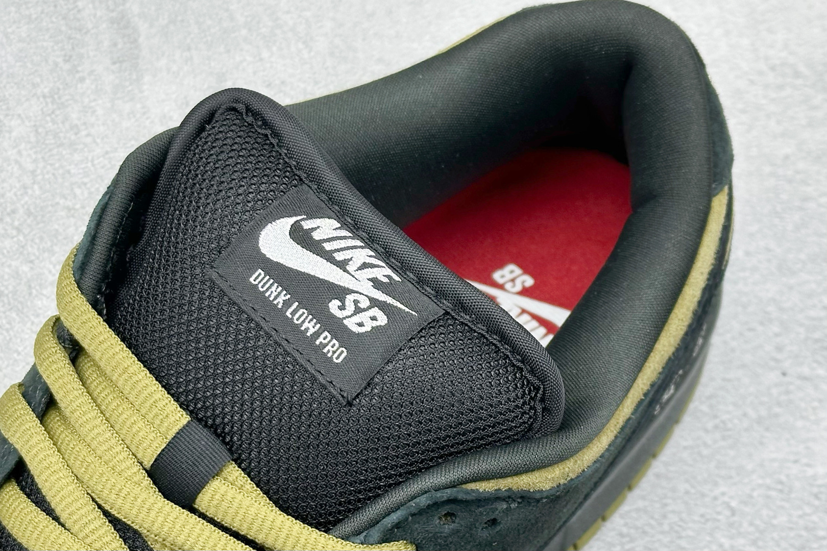 340 S2纯原Nike Dunk SB DUNK LOW PRO QS x Supreme 亚洲限定 黑黄 HQ8487-300