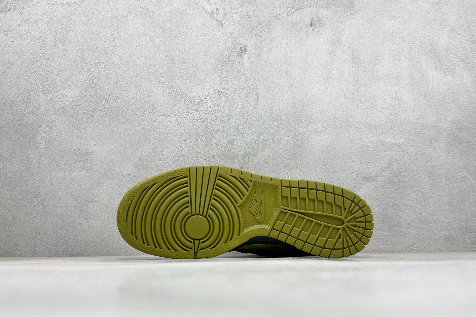 340 S2纯原Nike Dunk SB DUNK LOW PRO QS x Supreme 亚洲限定 黑黄 HQ8487-300