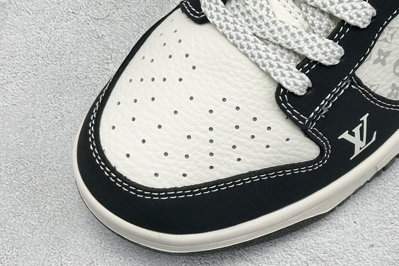 280 XC版Nike SB Dunk Low“LV联名——黑白印花” 周年高端定制 低帮休闲板鞋 CS1688-111