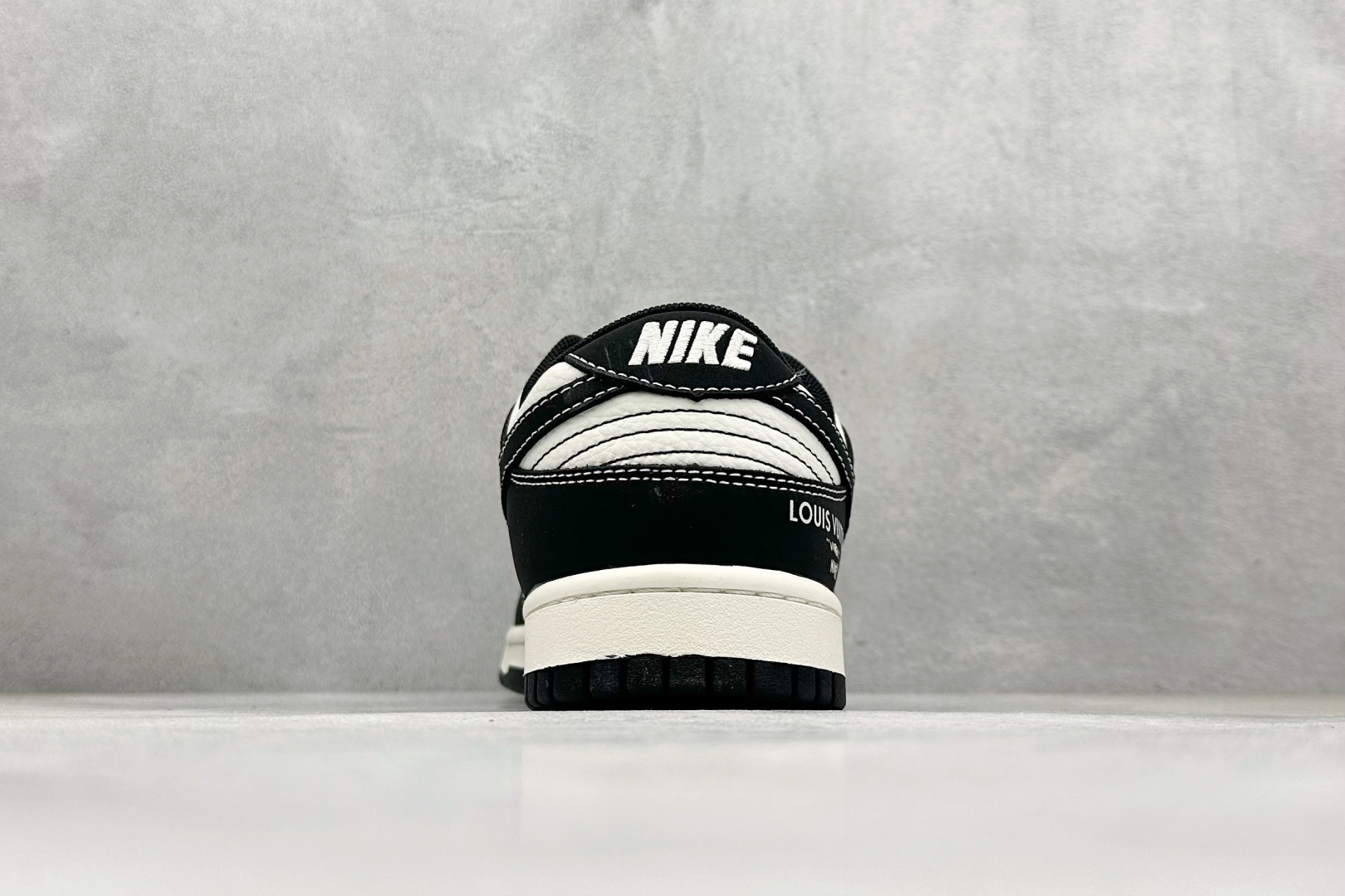 280 XC版Nike SB Dunk Low“LV联名——黑白印花” 周年高端定制 低帮休闲板鞋 CS1688-111