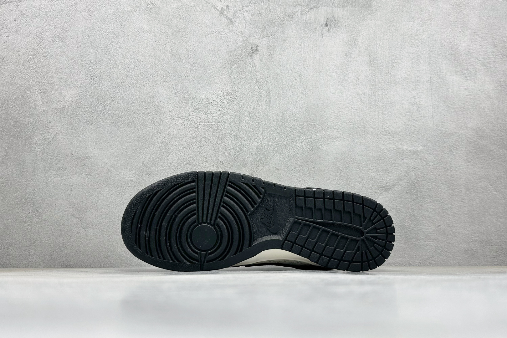 280 XC版Nike SB Dunk Low“LV联名——黑白印花” 周年高端定制 低帮休闲板鞋 CS1688-111