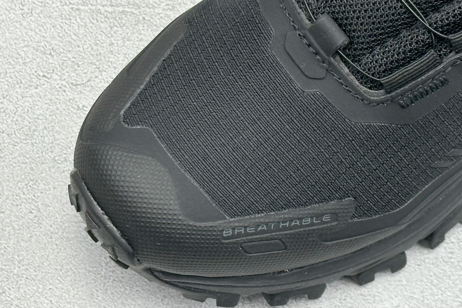 Columbia哥伦比亚男士徒步越野机能运动跑鞋 鞋面主体部分采用网状薄翼材质中底是大坡王最具特色的山形结构