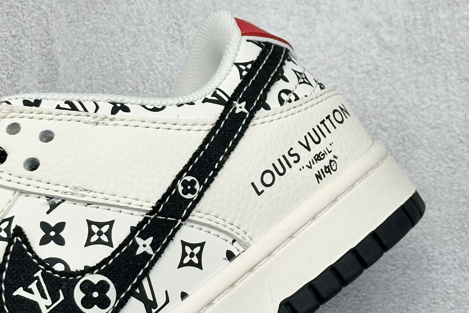 280 Nike SB Dunk Low LV联名 米黑红印花 低帮休闲板鞋 HT5088-607