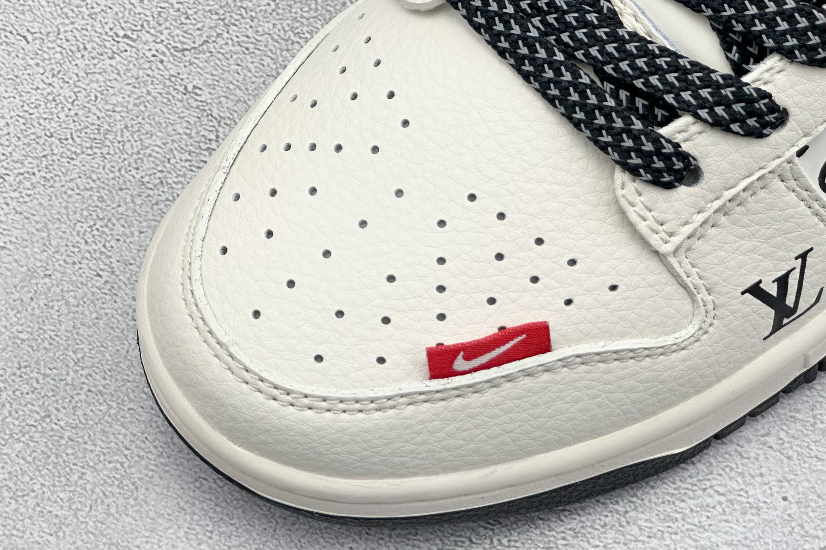 280 Nike SB Dunk Low LV联名 米黑红印花 低帮休闲板鞋 HT5088-607