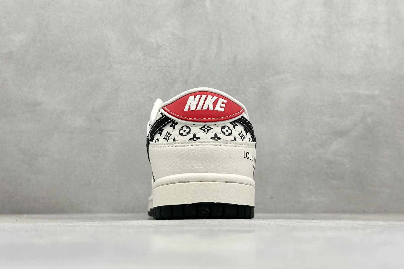 280 Nike SB Dunk Low LV联名 米黑红印花 低帮休闲板鞋 HT5088-607