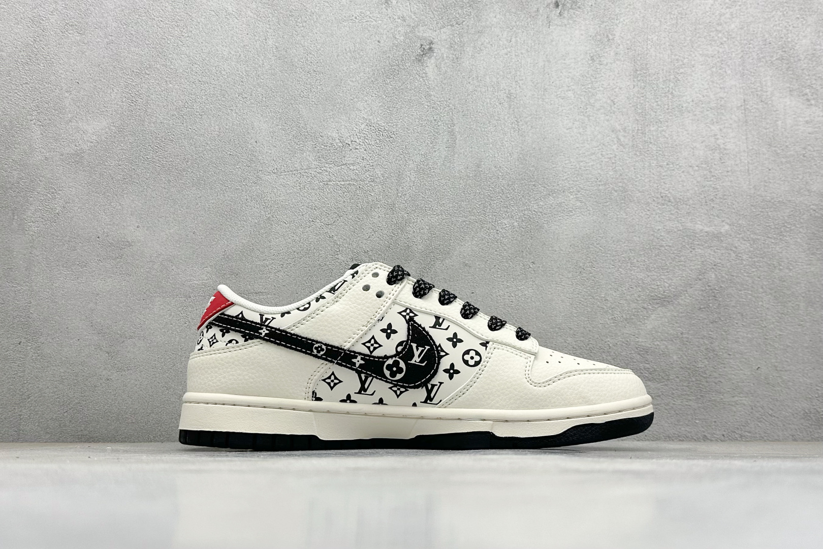 280 Nike SB Dunk Low LV联名 米黑红印花 低帮休闲板鞋 HT5088-607