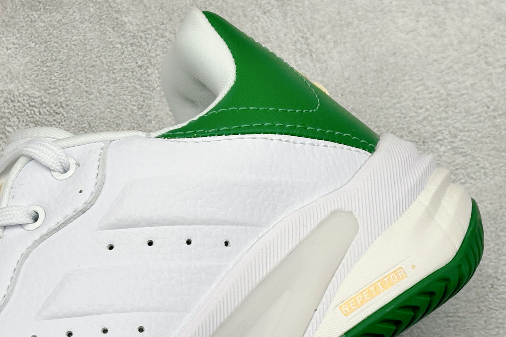 210 Adidas Barricade 13 M LEATHER 百搭舒适 防滑耐磨低帮网球鞋 JP7237