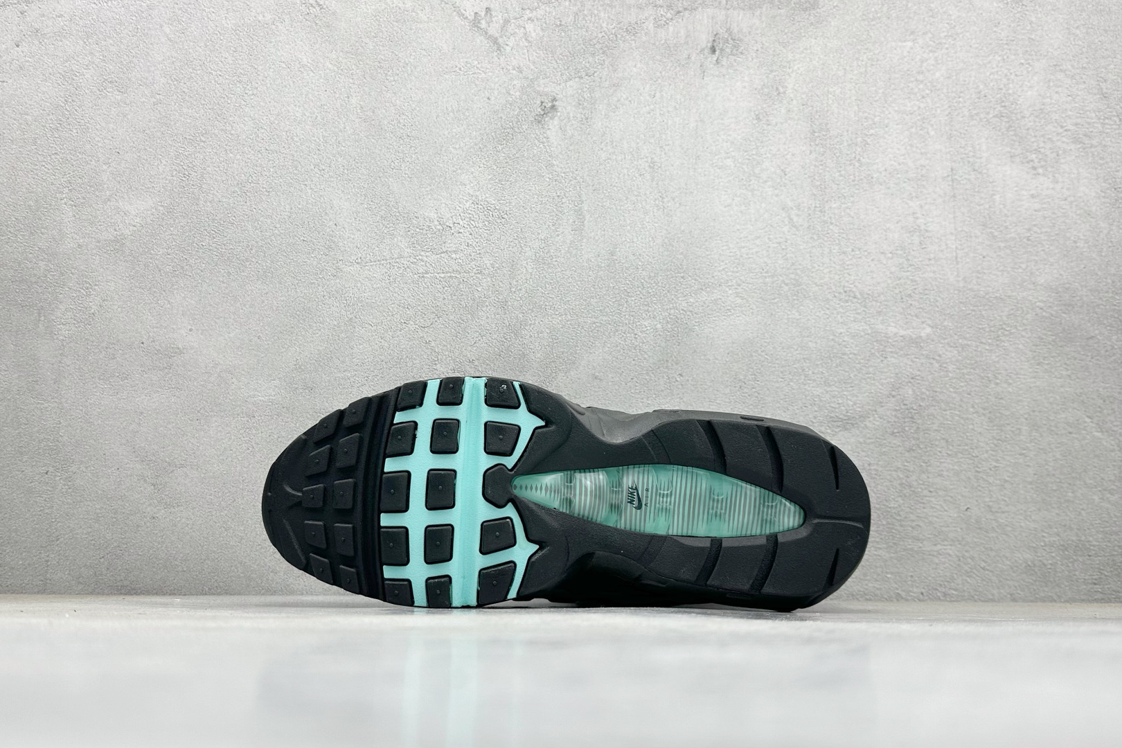 200 Nike Air Max 95 复古减震气垫跑鞋 IB2871-002-Chinese UA Cheap High Quatity Brand Clothes Bags handbags Sneakers wholesale wholesaler seller from China Factory suppliers Fashion Clothing Shoes best Quality Beautiful Price 200 Nike Air Max 95 复古减震气垫跑鞋 IB2871-002