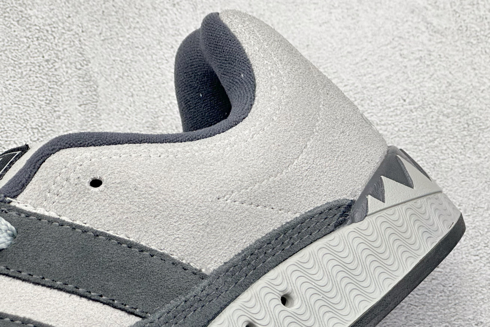 170 T Adidas Adimatic Low 马蒂奇系列低帮 复古鲨鱼面包鞋运动休闲滑板板鞋 KI8885-Chinese UA Cheap High Quatity Brand Clothes Bags handbags Sneakers wholesale wholesaler seller from China Factory suppliers Fashion Clothing Shoes best Quality Beautiful Price 170 T Adidas Adimatic Low 马蒂奇系列低帮 复古鲨鱼面包鞋运动休闲滑板板鞋 KI8885