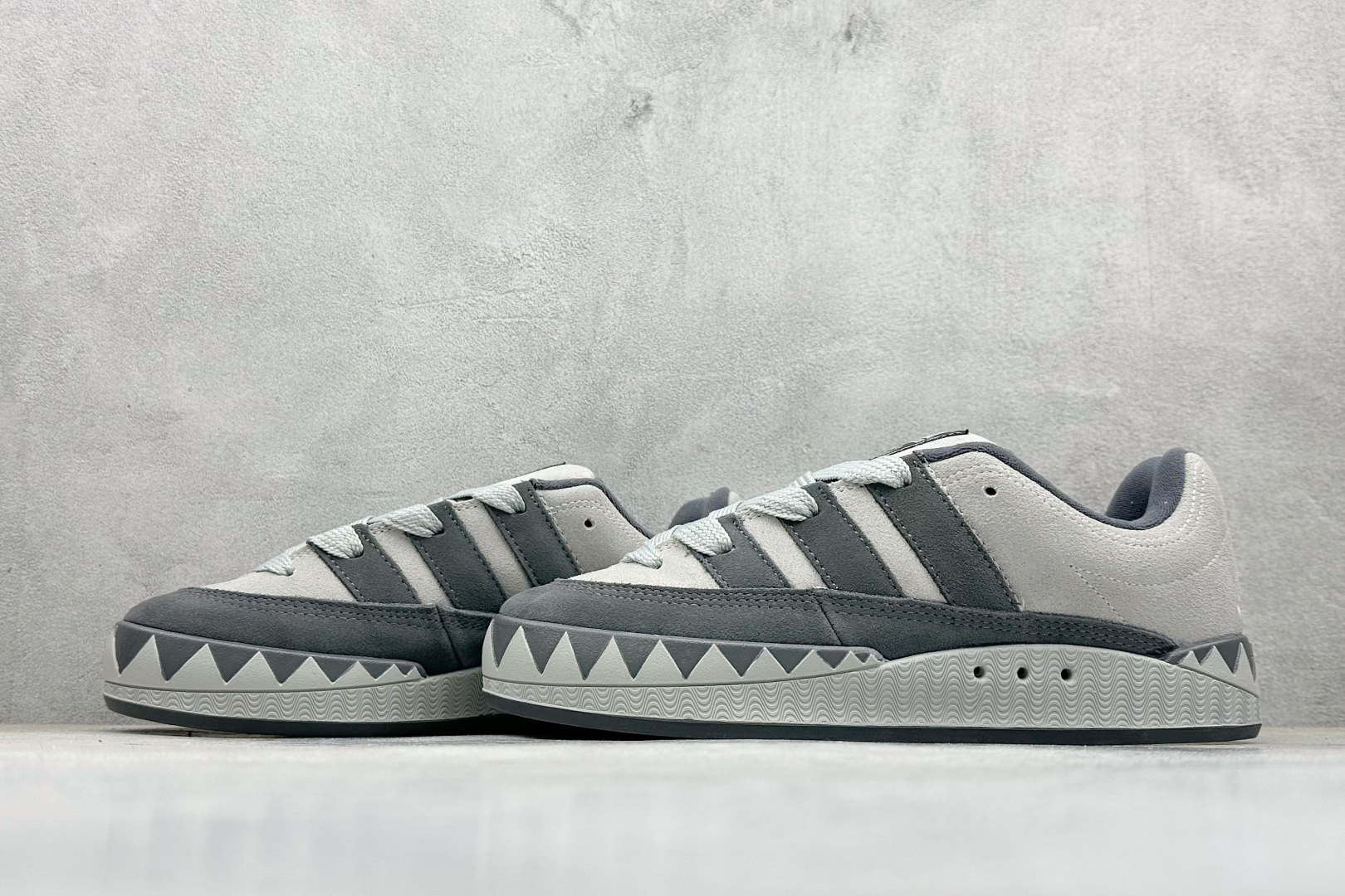 170 T Adidas Adimatic Low 马蒂奇系列低帮 复古鲨鱼面包鞋运动休闲滑板板鞋 KI8885-Chinese UA Cheap High Quatity Brand Clothes Bags handbags Sneakers wholesale wholesaler seller from China Factory suppliers Fashion Clothing Shoes best Quality Beautiful Price 170 T Adidas Adimatic Low 马蒂奇系列低帮 复古鲨鱼面包鞋运动休闲滑板板鞋 KI8885