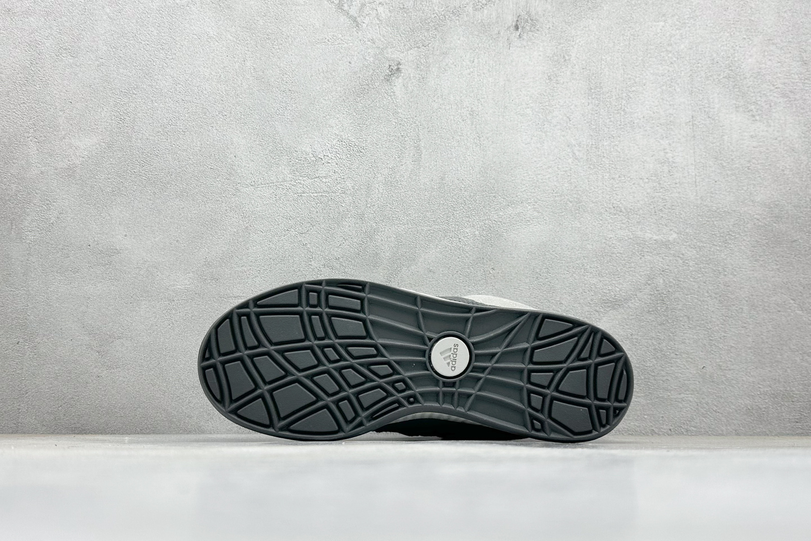 170 T Adidas Adimatic Low 马蒂奇系列低帮 复古鲨鱼面包鞋运动休闲滑板板鞋 KI8885-Chinese UA Cheap High Quatity Brand Clothes Bags handbags Sneakers wholesale wholesaler seller from China Factory suppliers Fashion Clothing Shoes best Quality Beautiful Price 170 T Adidas Adimatic Low 马蒂奇系列低帮 复古鲨鱼面包鞋运动休闲滑板板鞋 KI8885