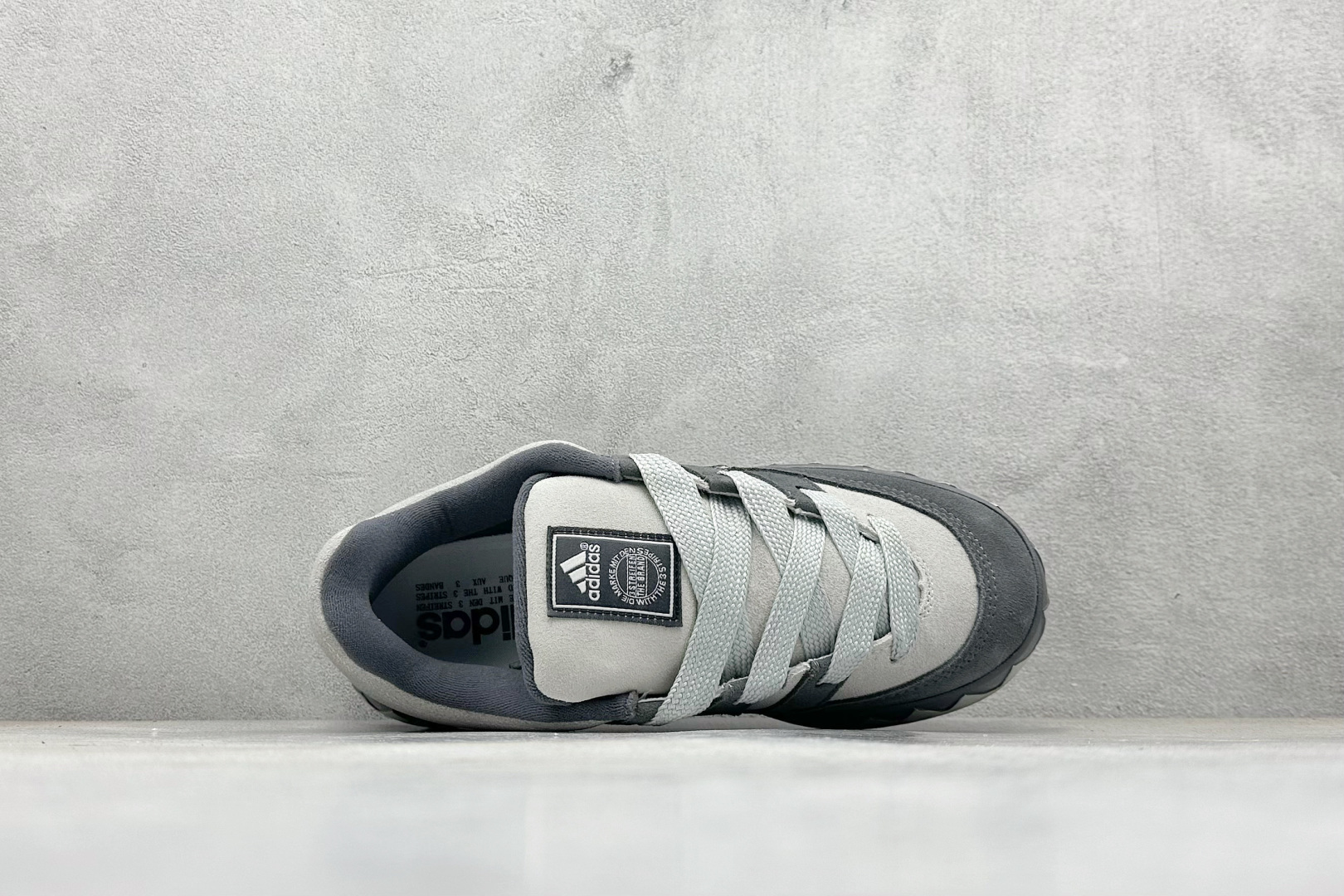 170 T Adidas Adimatic Low 马蒂奇系列低帮 复古鲨鱼面包鞋运动休闲滑板板鞋 KI8885-Chinese UA Cheap High Quatity Brand Clothes Bags handbags Sneakers wholesale wholesaler seller from China Factory suppliers Fashion Clothing Shoes best Quality Beautiful Price 170 T Adidas Adimatic Low 马蒂奇系列低帮 复古鲨鱼面包鞋运动休闲滑板板鞋 KI8885