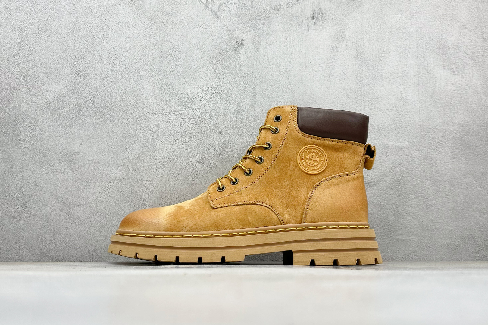 💰240
Timberland添柏岚/天伯伦户外高帮休闲大黄靴系列
#广东大厂品质 原盒原包装
#25ss新款 时尚潮流搭配 面料采用意大利🇮🇹顶级磨砂细纹牛皮 搭配防臭防腐真皮乳胶鞋垫 大底到五金都是代工厂原材料制作 同原版固特异永不开胶工艺 好货不杀猪
首单质量严格把控 全网独家首发 品质毋庸置疑 全套官网统一包装 给您完美的穿着体验 质量考究耐穿 型男必备 专治不帅 高品质脚感一流 今年冬季防寒户外专用 日常随意搭配
货号:A18066T
尺码:39 40 41 42 43 44(皮鞋码)
编码:38