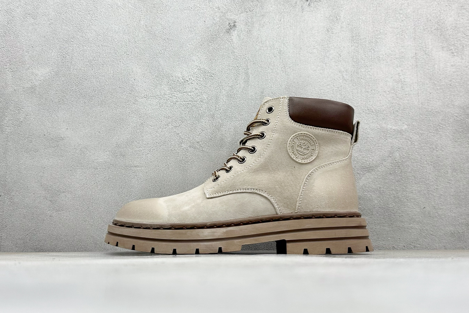 💰240
Timberland添柏岚/天伯伦户外高帮休闲大黄靴系列
#广东大厂品质 原盒原包装
#25ss新款 时尚潮流搭配 面料采用意大利🇮🇹顶级磨砂细纹牛皮 搭配防臭防腐真皮乳胶鞋垫 大底到五金都是代工厂原材料制作 同原版固特异永不开胶工艺 好货不杀猪
首单质量严格把控 全网独家首发 品质毋庸置疑 全套官网统一包装 给您完美的穿着体验 质量考究耐穿 型男必备 专治不帅 高品质脚感一流 今年冬季防寒户外专用 日常随意搭配
货号:A18066T
尺码:39 40 41 42 43 44(皮鞋码)
编码:38