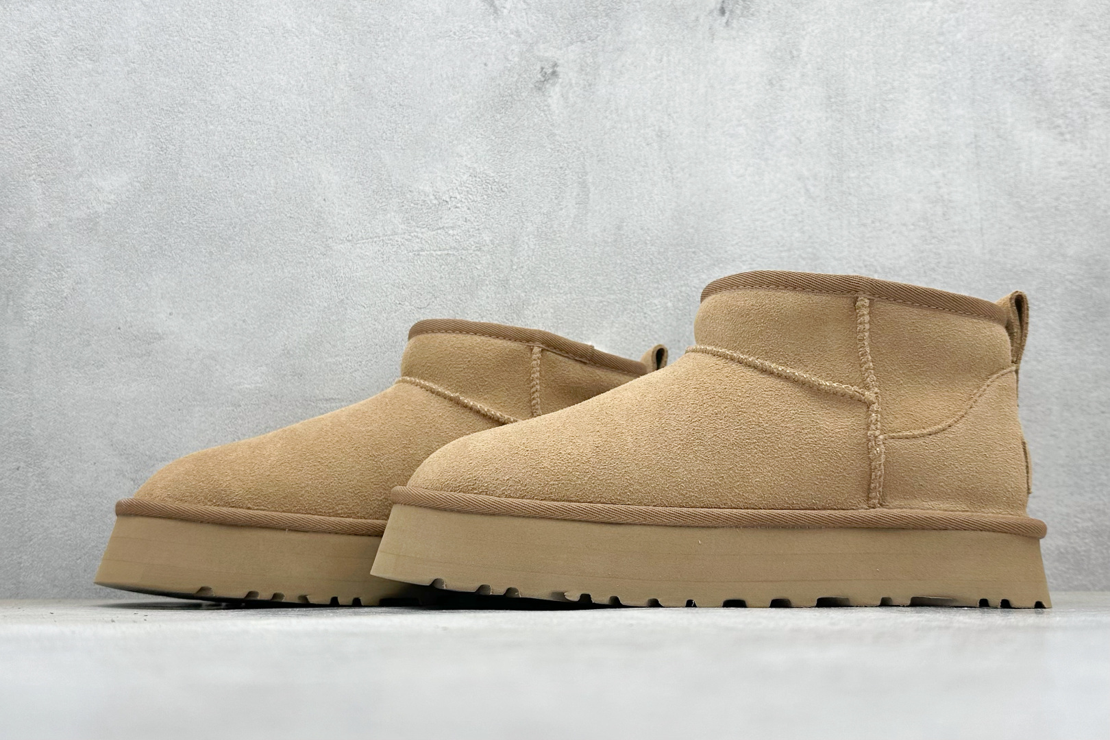 180 UGG 厚底松糕5cm短款周冬雨 王一博同款雪地靴系列 1135092