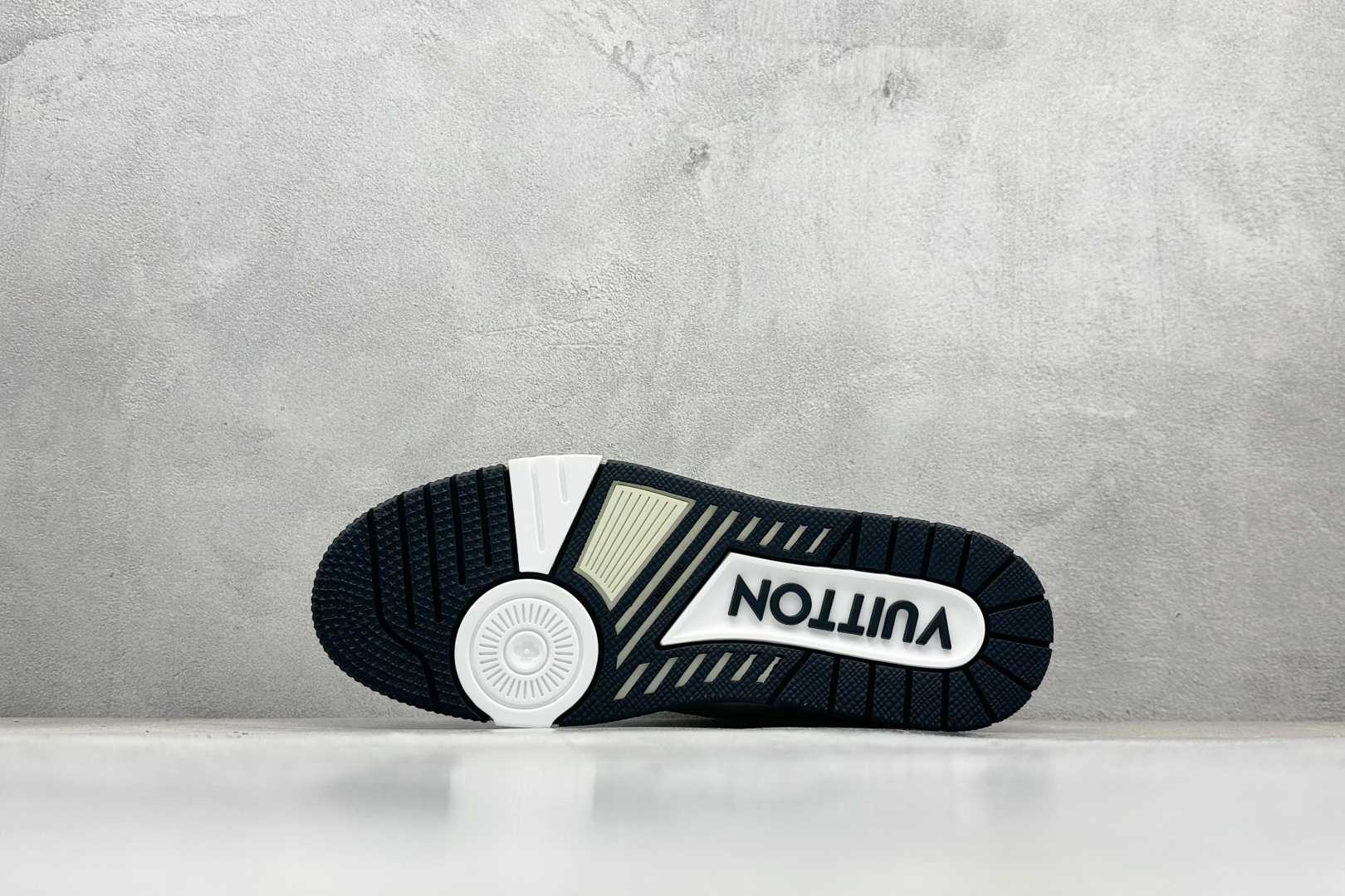 550 Lv Trainer X1 Max 版本 高奢经典巅峰 东莞纯原顶级高端复刻