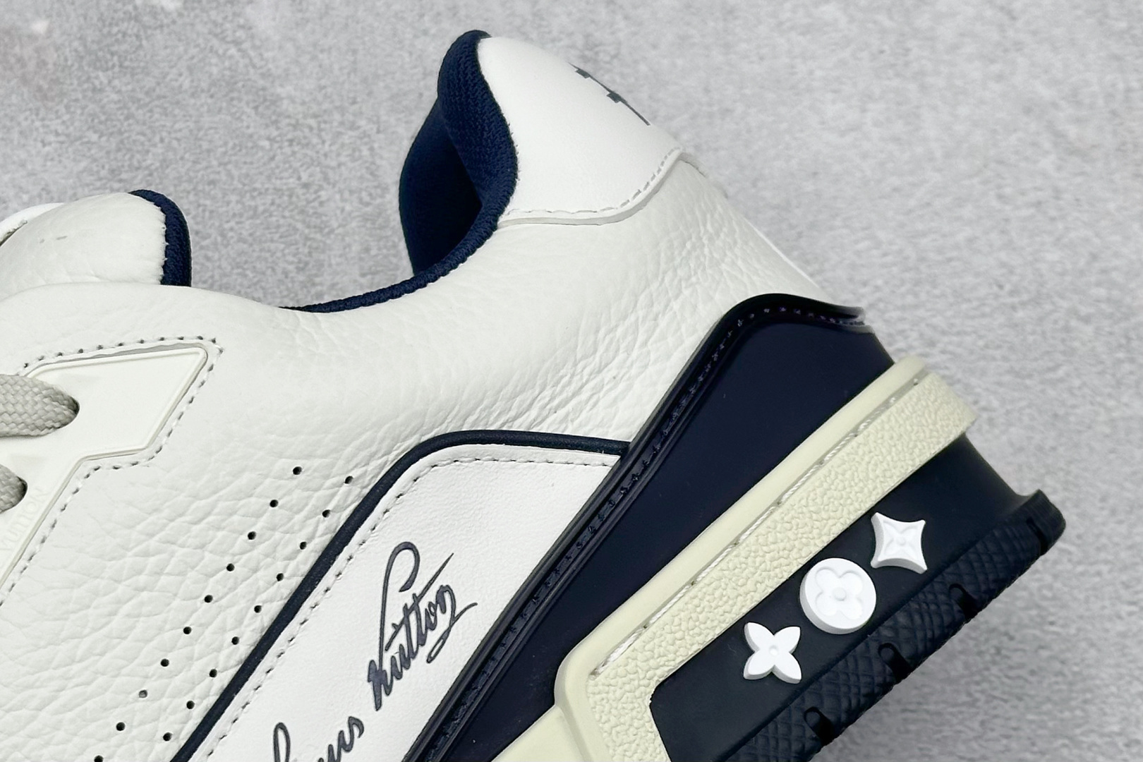 550 Lv Trainer X1 Max 版本 高奢经典巅峰 东莞纯原顶级高端复刻