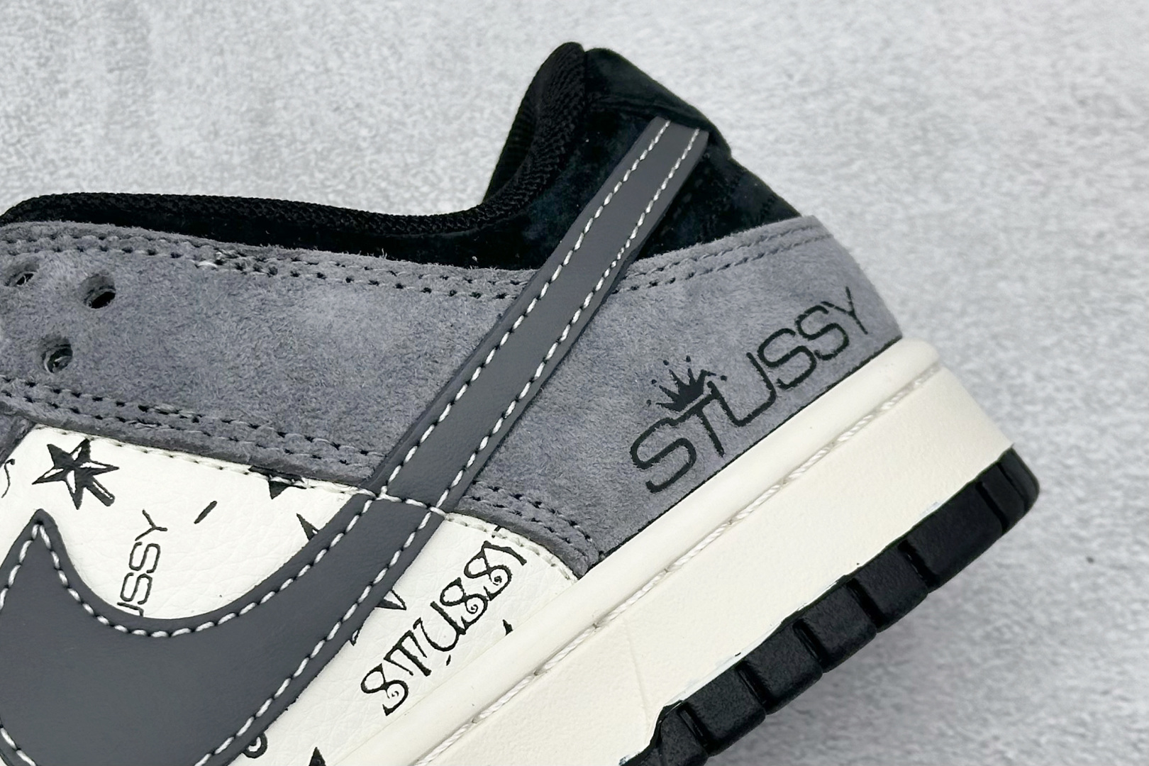 240 Nike SB Dunk Low x Stussy 灰白 HS2506-229