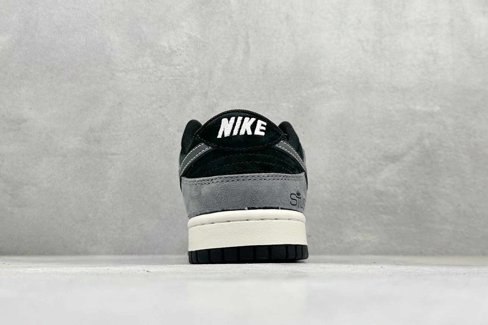 240 Nike SB Dunk Low x Stussy 灰白 HS2506-229