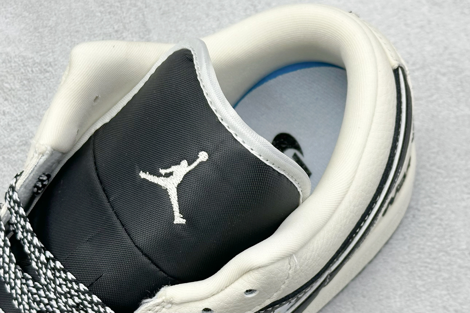 280 Nike Jordan Air Jordan 1 “权志龙联名——小雏菊米黑” 高端定制 乔丹低帮休闲板鞋 LJ2025-002