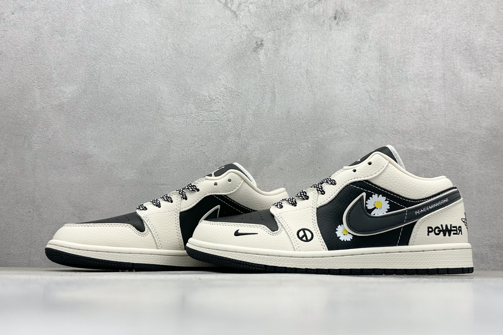 280 Nike Jordan Air Jordan 1 “权志龙联名——小雏菊米黑” 高端定制 乔丹低帮休闲板鞋 LJ2025-002