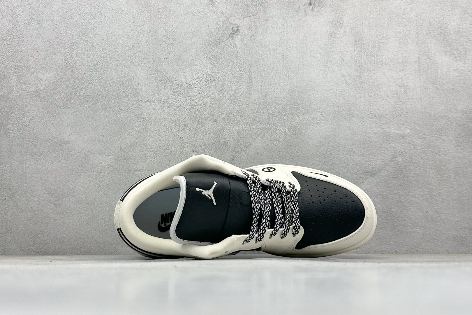 280 Nike Jordan Air Jordan 1 “权志龙联名——小雏菊米黑” 高端定制 乔丹低帮休闲板鞋 LJ2025-002