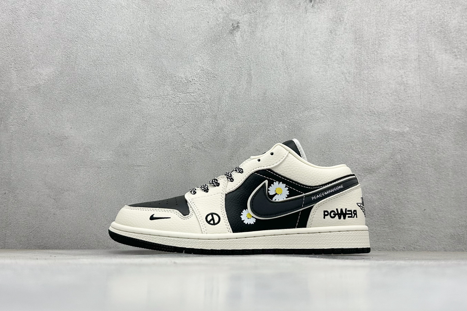 280 Nike Jordan Air Jordan 1 “权志龙联名——小雏菊米黑” 高端定制 乔丹低帮休闲板鞋 LJ2025-002