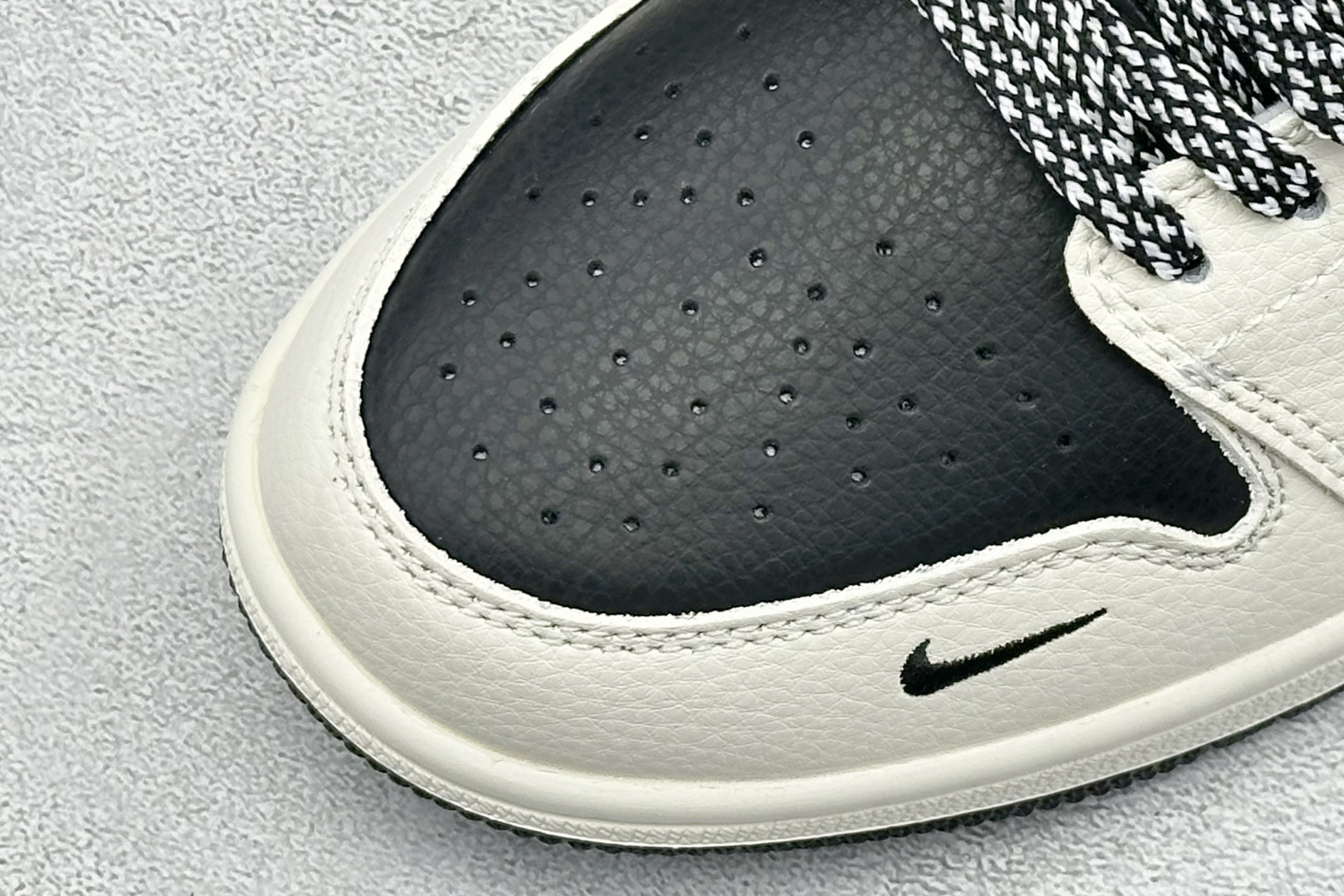 280 Nike Jordan Air Jordan 1 “权志龙联名——小雏菊米黑” 高端定制 乔丹低帮休闲板鞋 LJ2025-002