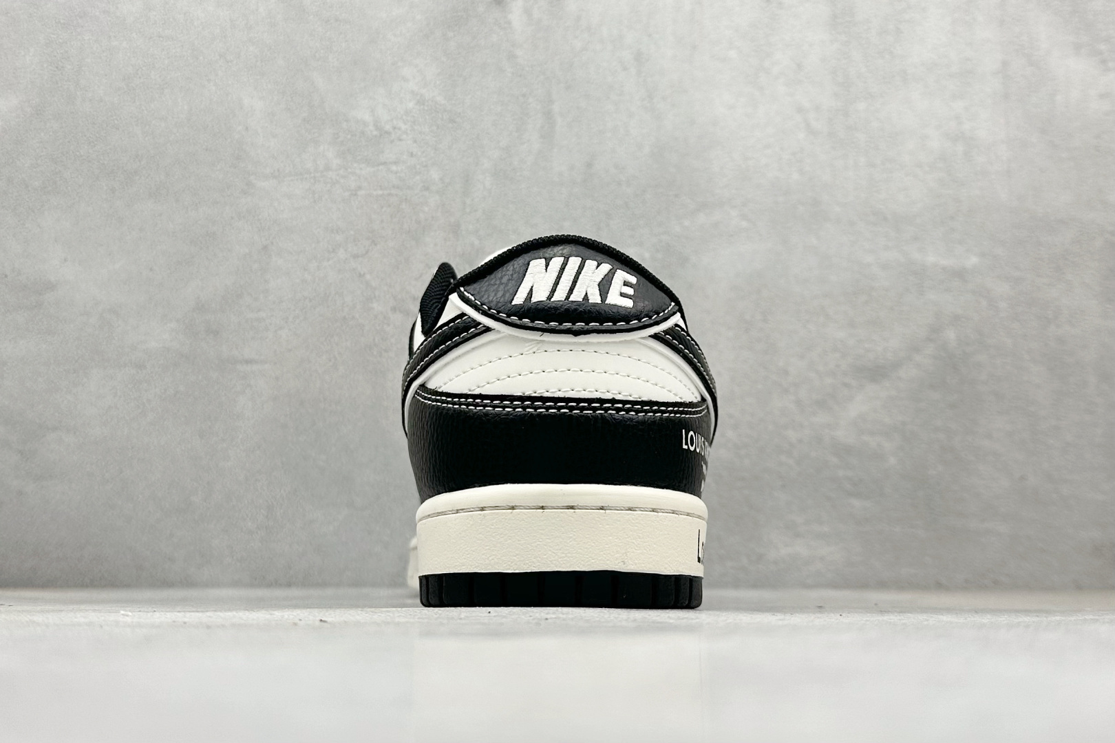 280 Nike SB Dunk Low“ LV联名——米黑印花” 周年高端定制 低帮休闲板鞋 HT5088-608