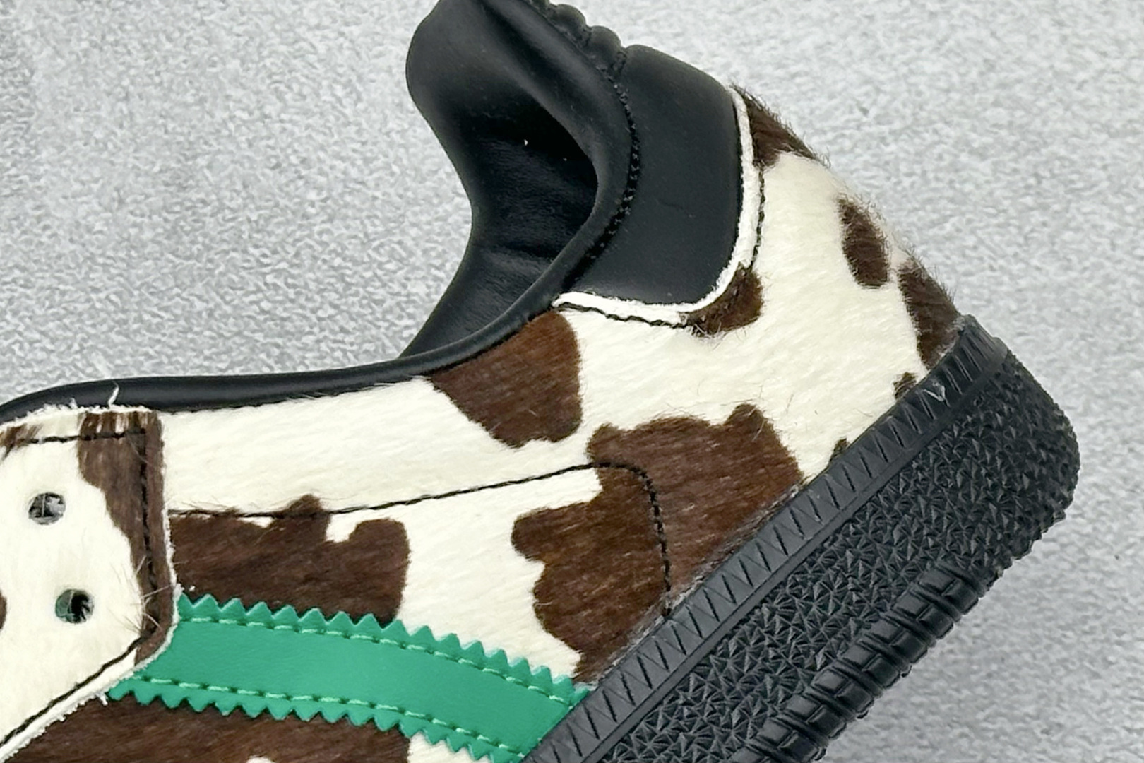 200 Addis Original Samba 复古桑巴板鞋 JS3930