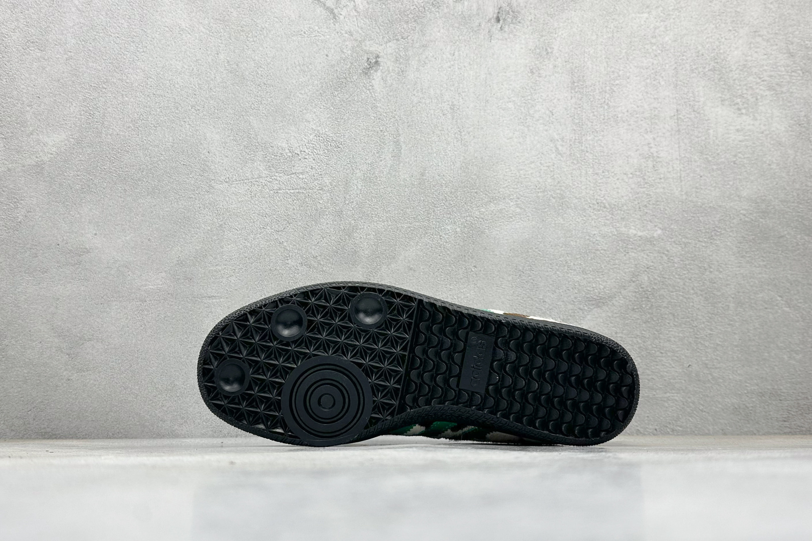 200 Addis Original Samba 复古桑巴板鞋 JS3930