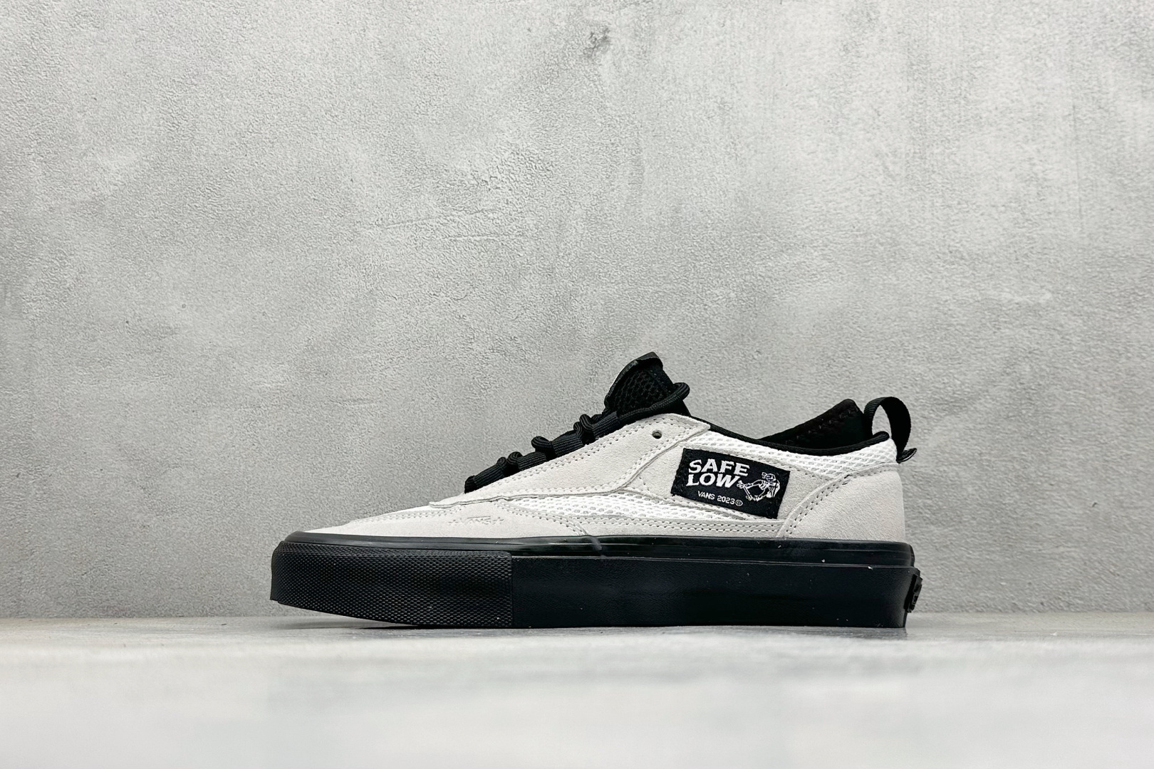 💰160
Atiba Jefferson x Vans Skate Safe 
官方新款 舒适百搭轻便滑板鞋 白黑
货号：VN000EEHBWI
尺码：35 36 36.5 37 38 38.5 39 40 40.5 41 42 42.5 43 44 45
编码：30