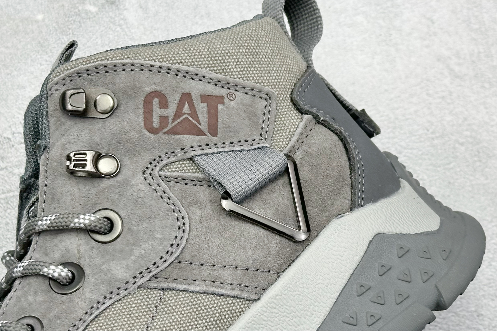 280 CAT卡特 硬汉推土机品牌经典百搭户外中帮休闲马丁靴 P717819