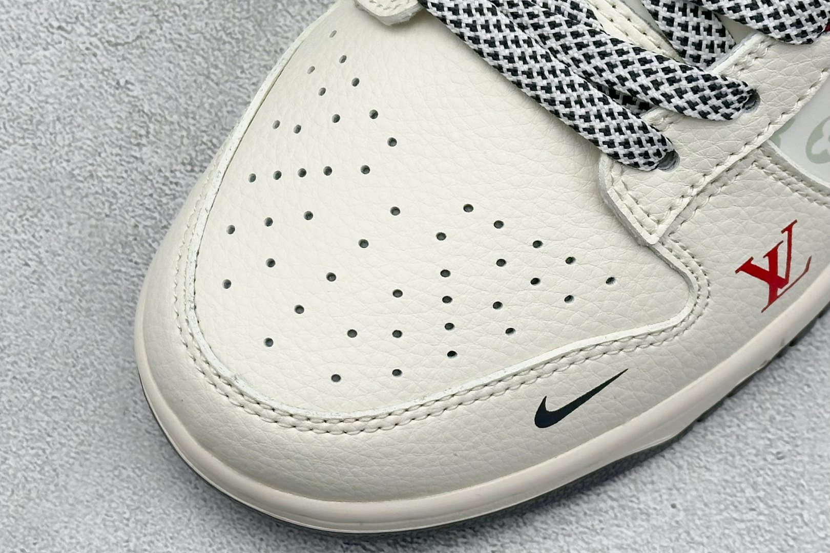 280 Nike SB Dunk Low LV联名 米灰红布标 周年高端定制 低帮休闲板鞋 HT5088-606