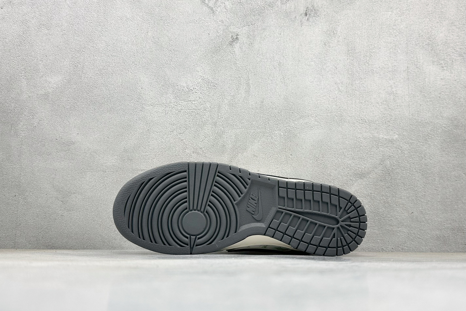 280 Nike SB Dunk Low LV联名 米灰红布标 周年高端定制 低帮休闲板鞋 HT5088-606