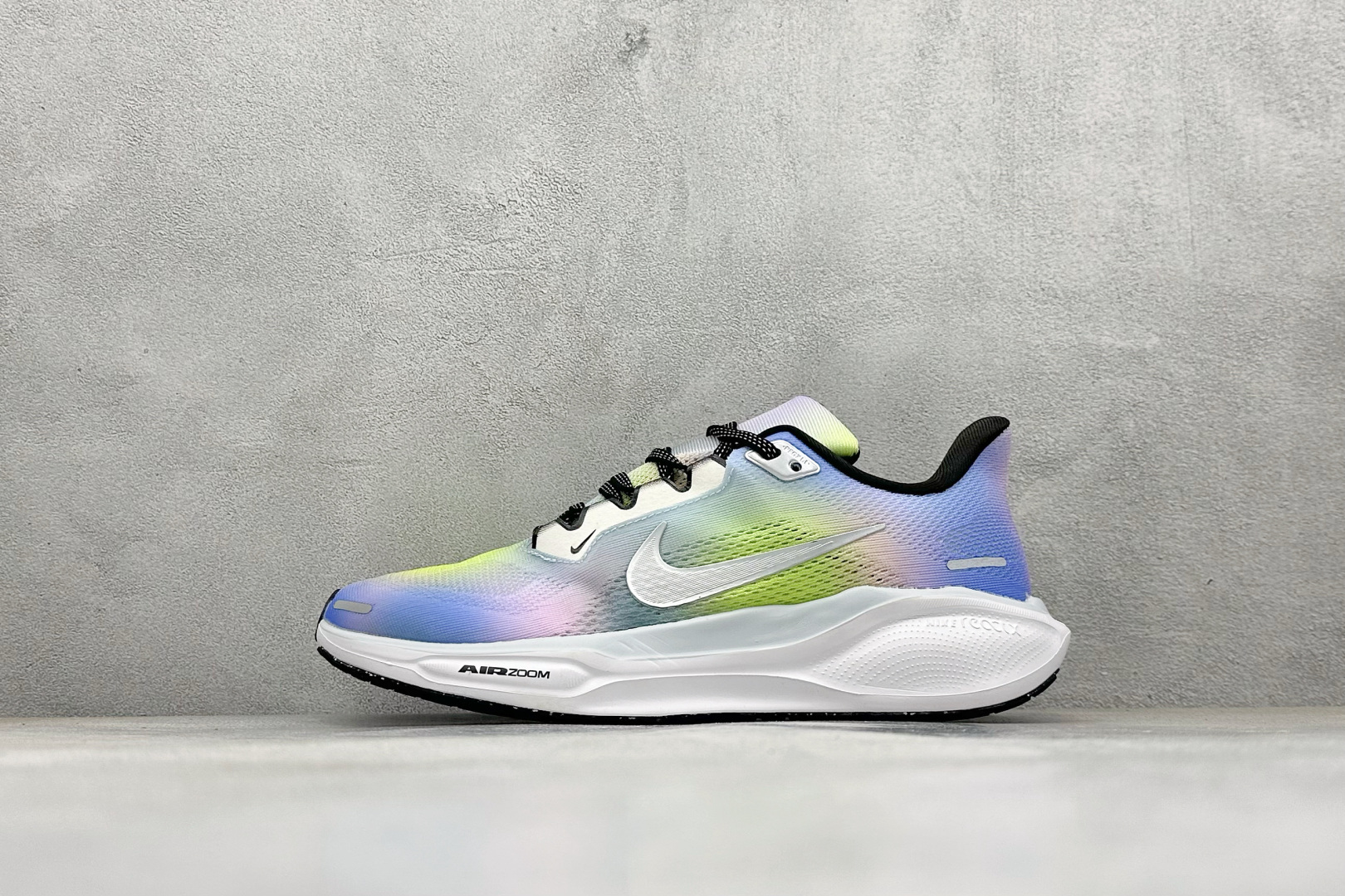 福利 XL版 Nk Air Zoom Pegasus 41 耐克网面透气轻便耐磨跑鞋 #鞋面采用网布、织物、橡塑材料等多种材料拼接,出色支撑效果,缔造稳固脚感,塑就自然迈步体验.结合匠心排布的缓震配置,铸就稳固迈步体验.弧形外底设计,有助实现后跟到鞋头的顺畅过渡,在足部离地到落地过程中缔造流畅自如的迈步体验. 货号:HJ7816-400 编码:27
