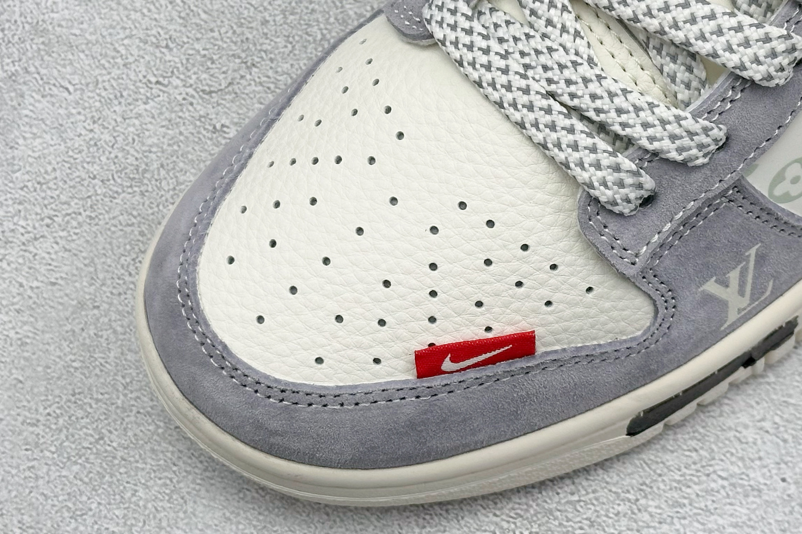 280 XC版Nike SB Dunk Low LV联名 双拼涂鸦 周年高端定制 低帮休闲板鞋 CX5050-Y18-Chinese UA Cheap High Quatity Brand Clothes Bags handbags Sneakers wholesale wholesaler seller from China Factory suppliers Fashion Clothing Shoes best Quality Beautiful Price 280 XC版Nike SB Dunk Low LV联名 双拼涂鸦 周年高端定制 低帮休闲板鞋 CX5050-Y18