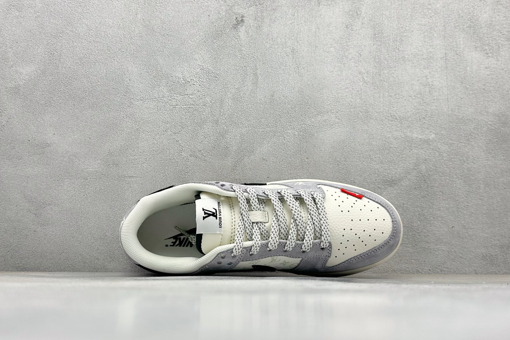 280 XC版Nike SB Dunk Low LV联名 双拼涂鸦 周年高端定制 低帮休闲板鞋 CX5050-Y18-Chinese UA Cheap High Quatity Brand Clothes Bags handbags Sneakers wholesale wholesaler seller from China Factory suppliers Fashion Clothing Shoes best Quality Beautiful Price 280 XC版Nike SB Dunk Low LV联名 双拼涂鸦 周年高端定制 低帮休闲板鞋 CX5050-Y18