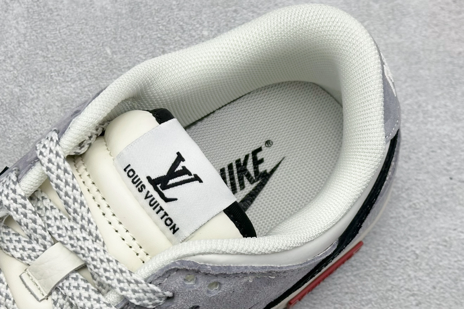 280 XC版Nike SB Dunk Low LV联名 双拼涂鸦 周年高端定制 低帮休闲板鞋 CX5050-Y18-Chinese UA Cheap High Quatity Brand Clothes Bags handbags Sneakers wholesale wholesaler seller from China Factory suppliers Fashion Clothing Shoes best Quality Beautiful Price 280 XC版Nike SB Dunk Low LV联名 双拼涂鸦 周年高端定制 低帮休闲板鞋 CX5050-Y18