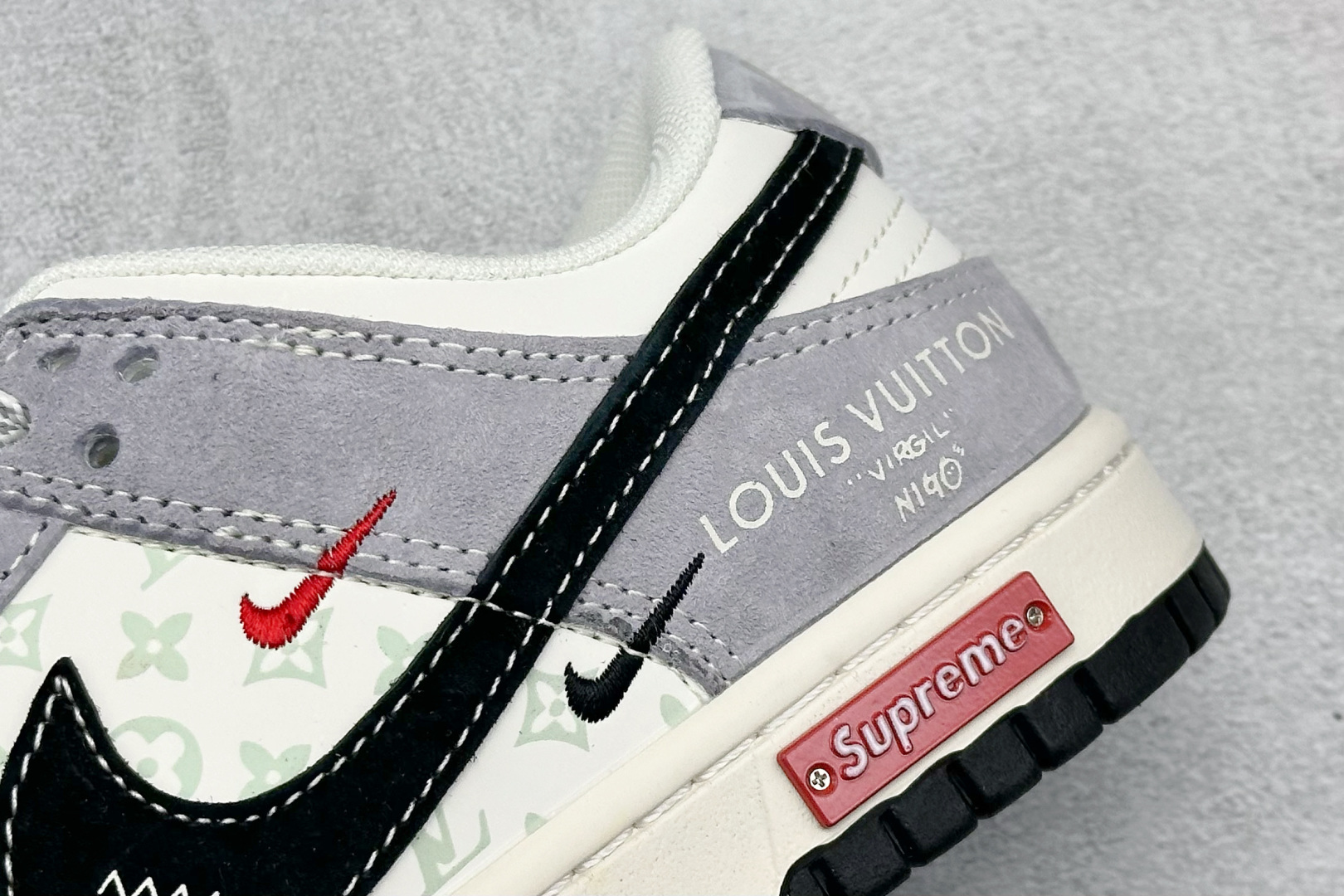 280 XC版Nike SB Dunk Low LV联名 双拼涂鸦 周年高端定制 低帮休闲板鞋 CX5050-Y18-Chinese UA Cheap High Quatity Brand Clothes Bags handbags Sneakers wholesale wholesaler seller from China Factory suppliers Fashion Clothing Shoes best Quality Beautiful Price 280 XC版Nike SB Dunk Low LV联名 双拼涂鸦 周年高端定制 低帮休闲板鞋 CX5050-Y18