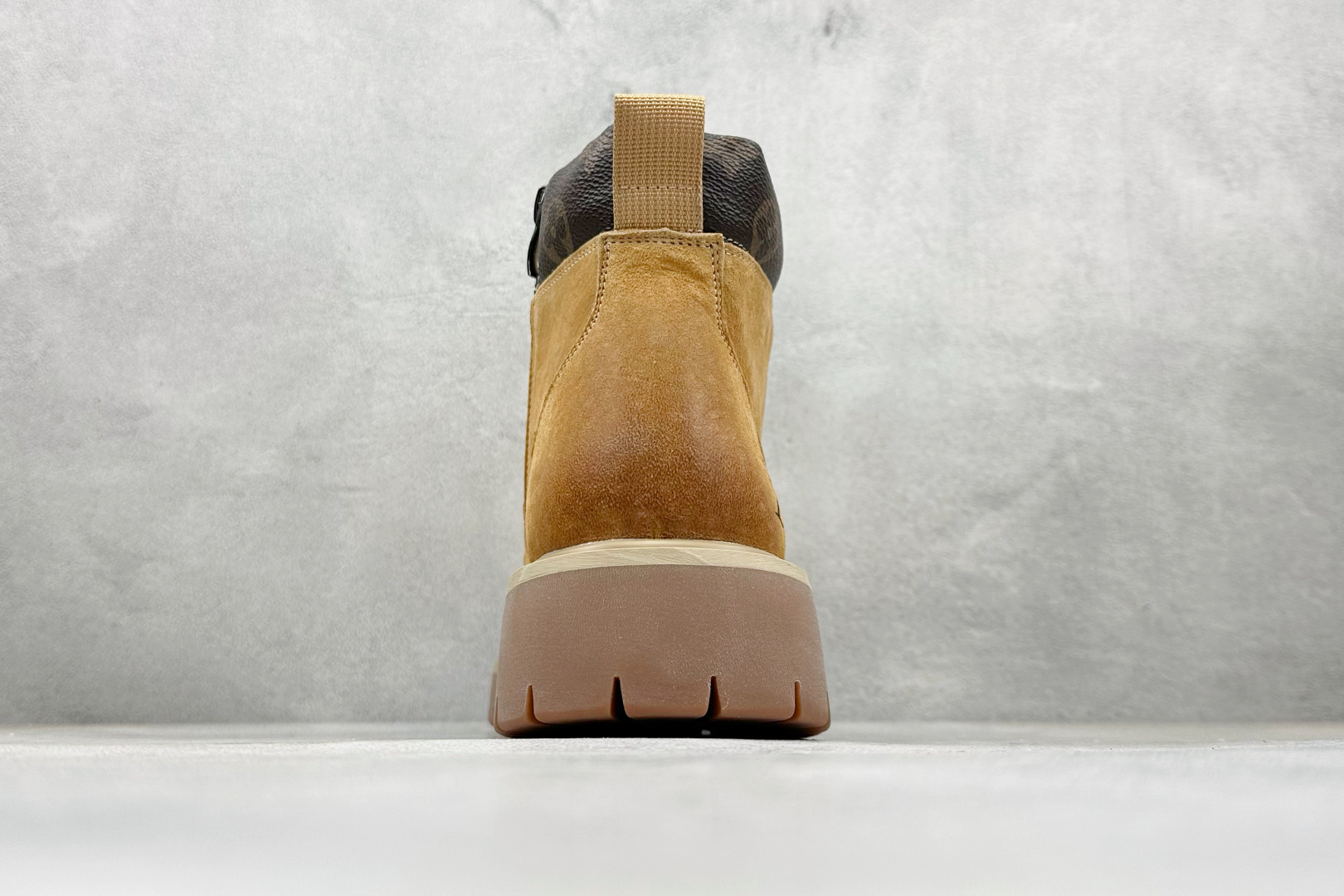 280 Louis Vuitton 路易威登 LV 秋冬新款休闲马丁大黄靴系列-Chinese UA Cheap High Quatity Brand Clothes Bags handbags Sneakers wholesale wholesaler seller from China Factory suppliers Fashion Clothing Shoes best Quality Beautiful Price 280 Louis Vuitton 路易威登 LV 秋冬新款休闲马丁大黄靴系列