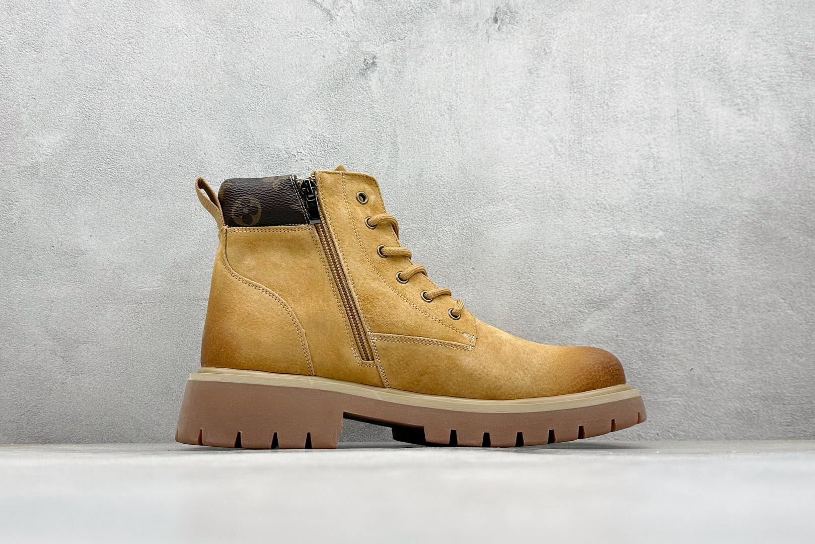 280 Louis Vuitton 路易威登 LV 秋冬新款休闲马丁大黄靴系列-Chinese UA Cheap High Quatity Brand Clothes Bags handbags Sneakers wholesale wholesaler seller from China Factory suppliers Fashion Clothing Shoes best Quality Beautiful Price 280 Louis Vuitton 路易威登 LV 秋冬新款休闲马丁大黄靴系列