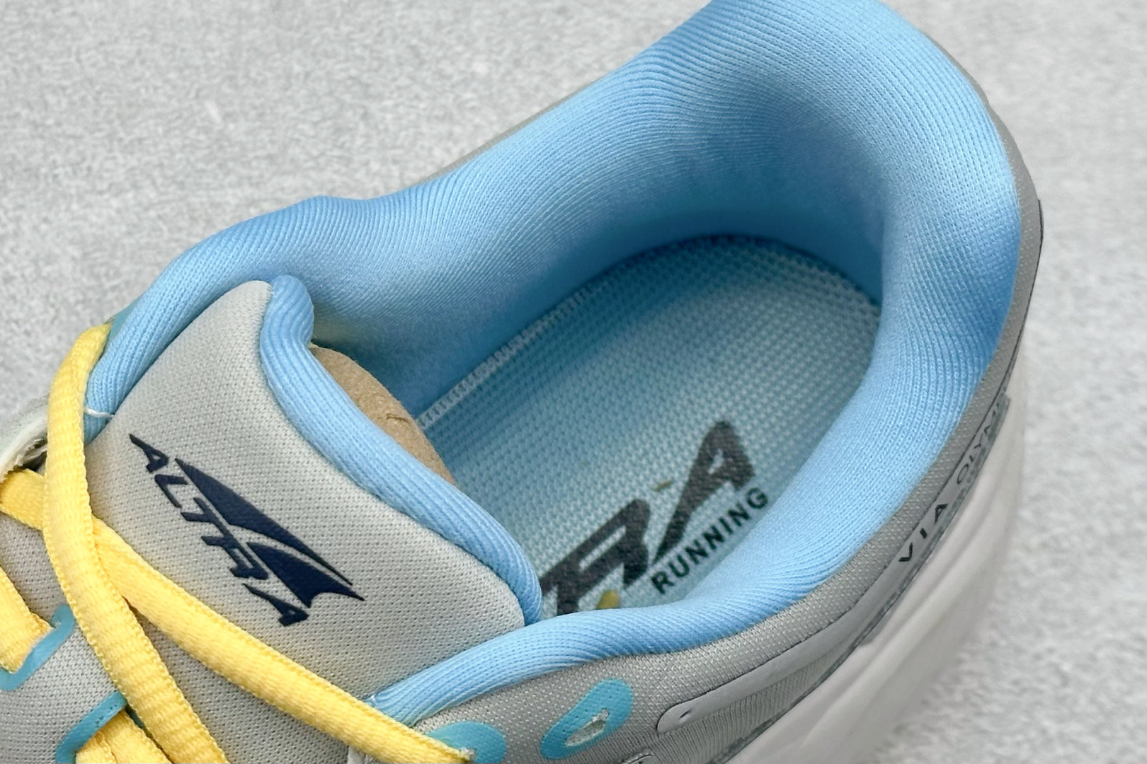 180 Altra奥创 W VIA OLY MPUS 缓震回弹轻量跑鞋减震透气跑鞋 ALOA82CR224