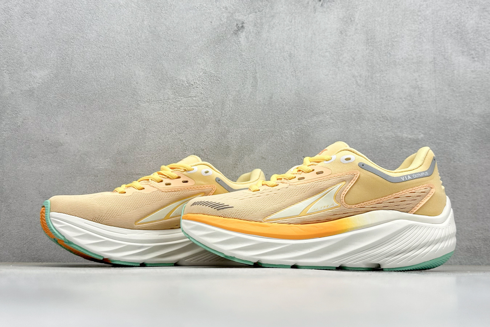 Altra奥创 W VIA OLY MPUS 缓震回弹轻量跑鞋减震透气跑鞋 ALOA82CR380